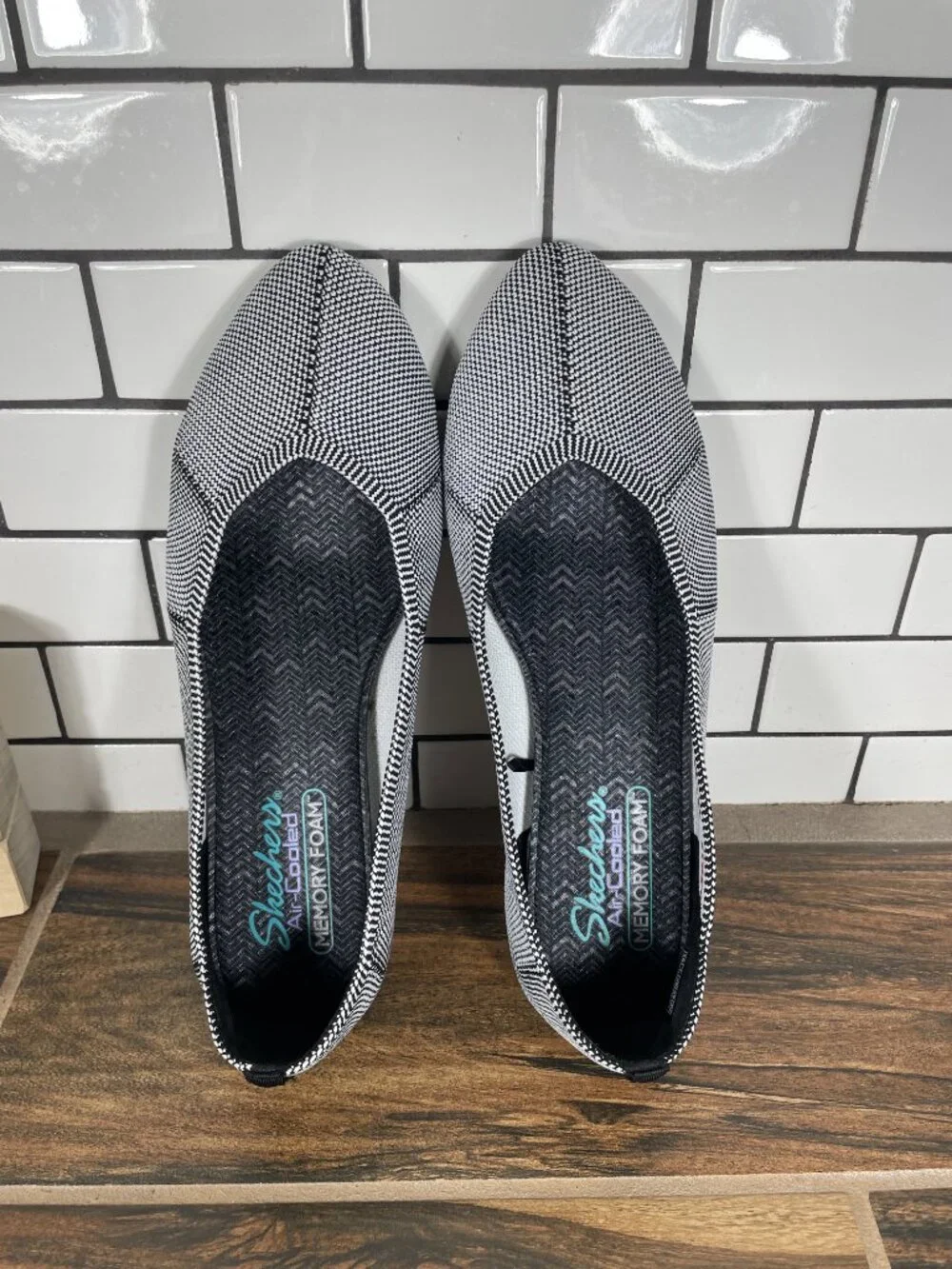 Skechers Cleo Emerald Shoes Womens Size 10 Black White Stretch Fit Ballet Flat